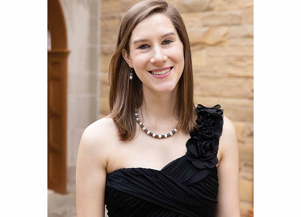 Organist Caroline Robinson